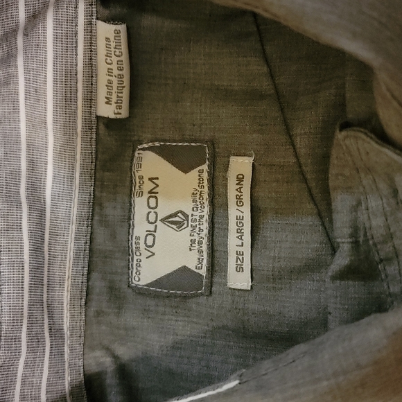 Set of 2 Volcom Short Sleeve Button Up Shirt Solid Men's - Picture 3 of 7